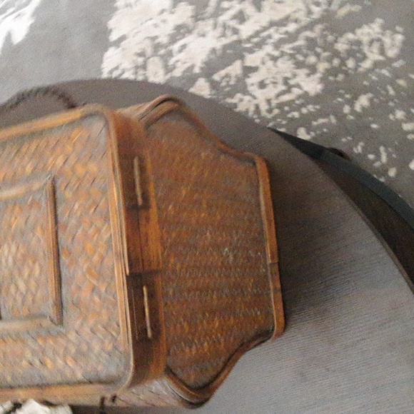 Woven basket w drawer and storage - Picture 8 of 8